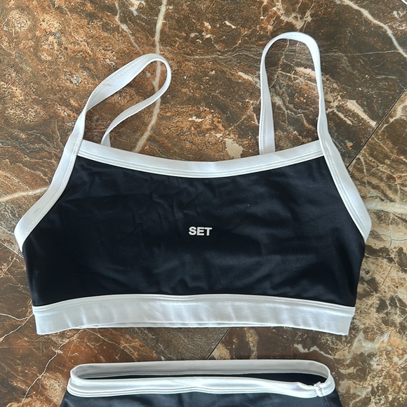 SET MATCHING BLACK AND WHITE MATCHING SET - Picture 2 of 2